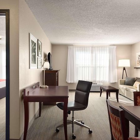 Country Inn & Suites By Radisson, Kansas City At Village West, Ks Bonner Springs Eksteriør billede