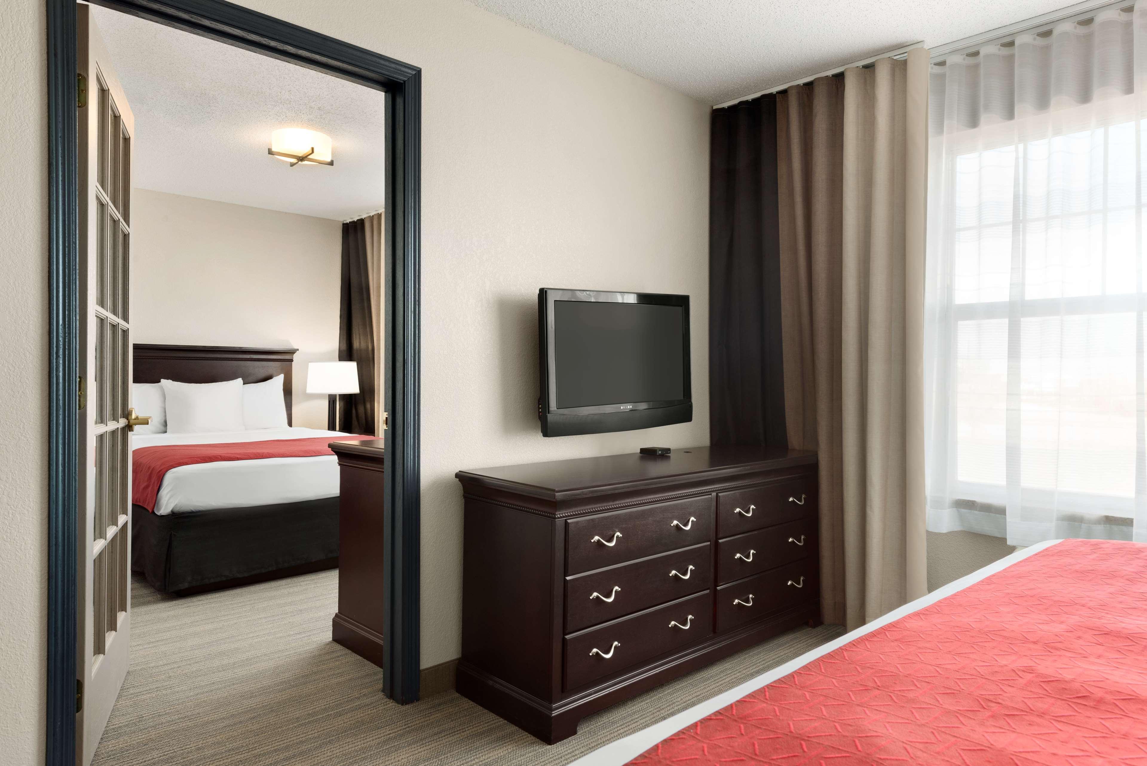 Country Inn & Suites By Radisson, Kansas City At Village West, Ks Bonner Springs Eksteriør billede