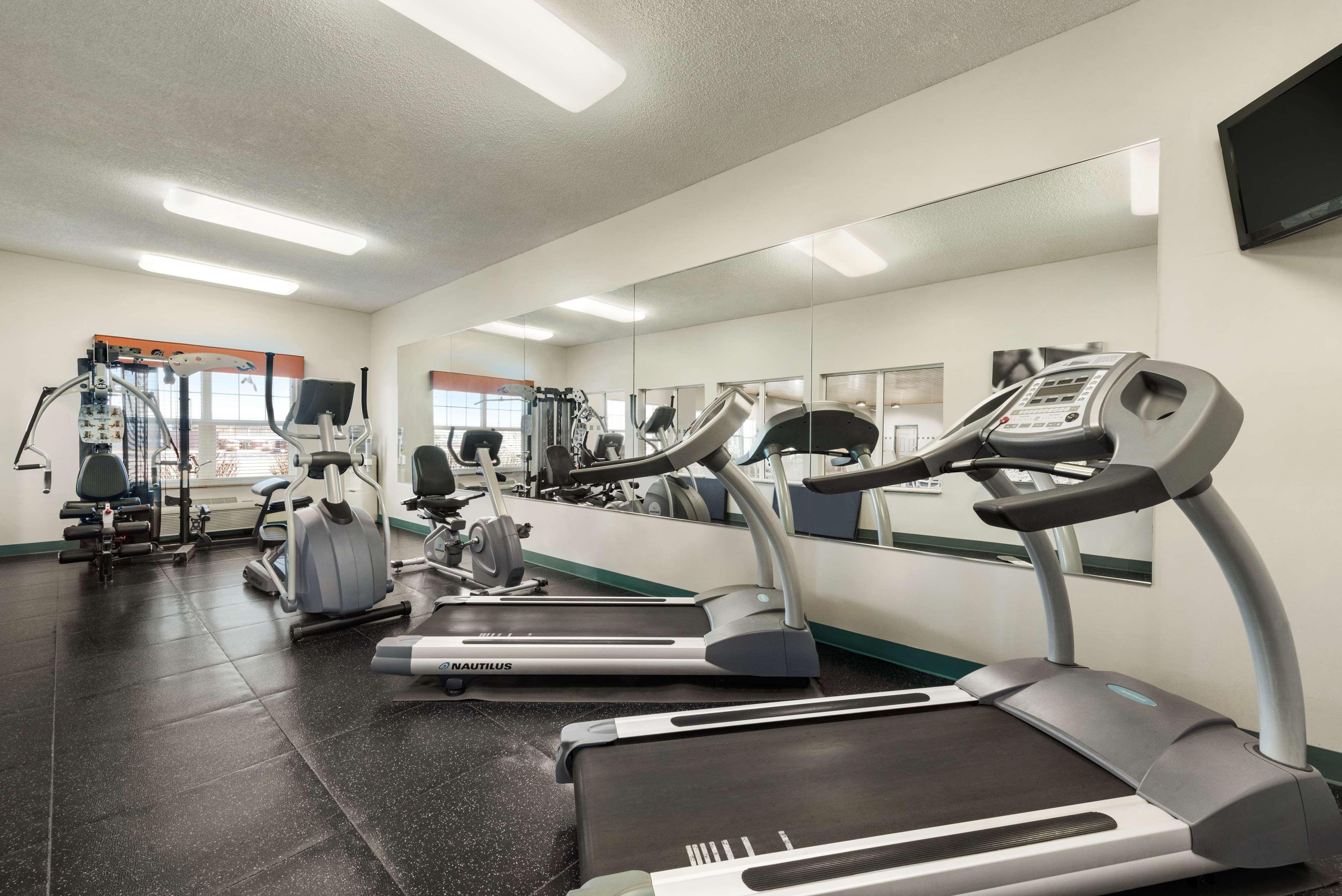 Country Inn & Suites By Radisson, Kansas City At Village West, Ks Bonner Springs Eksteriør billede