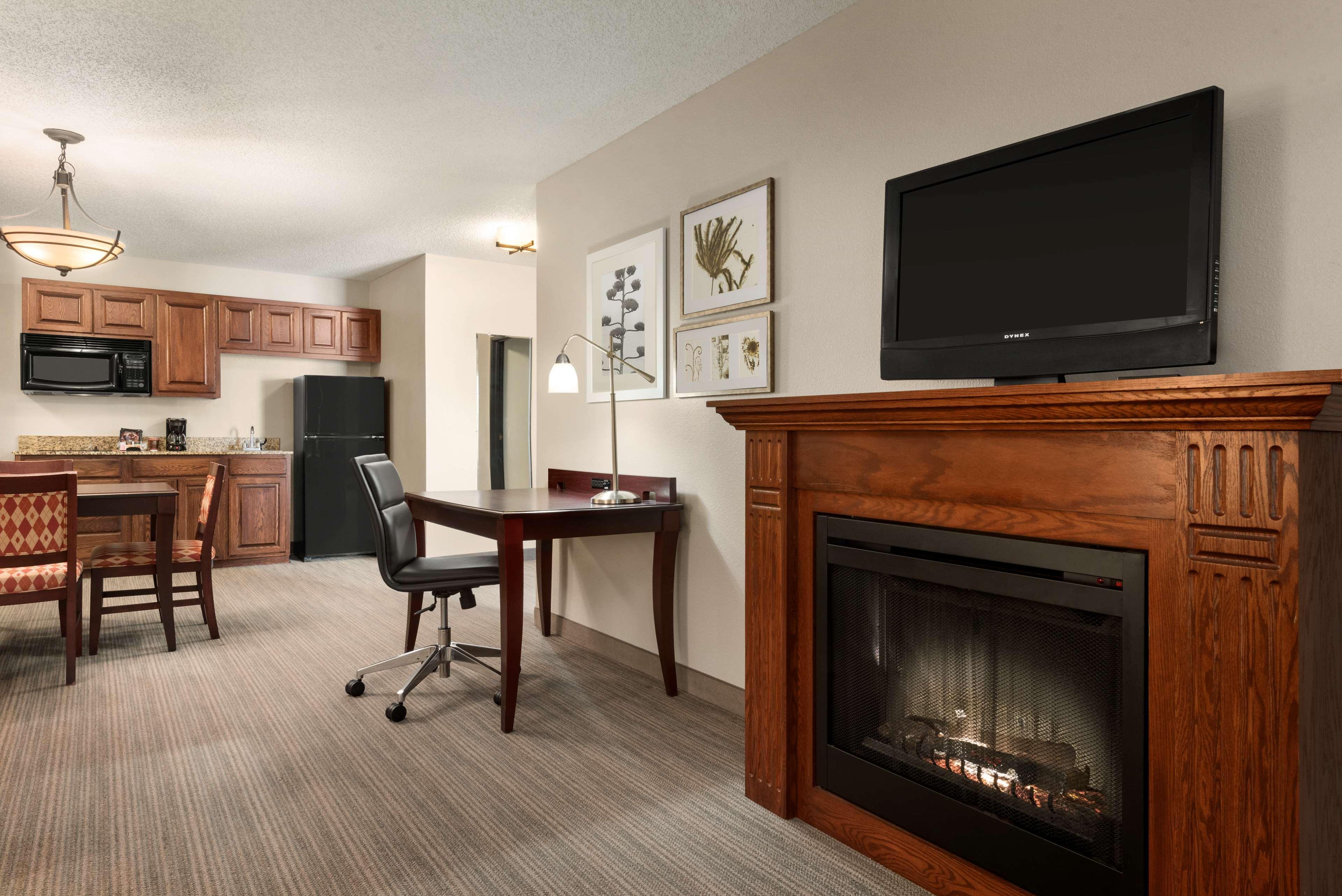Country Inn & Suites By Radisson, Kansas City At Village West, Ks Bonner Springs Eksteriør billede